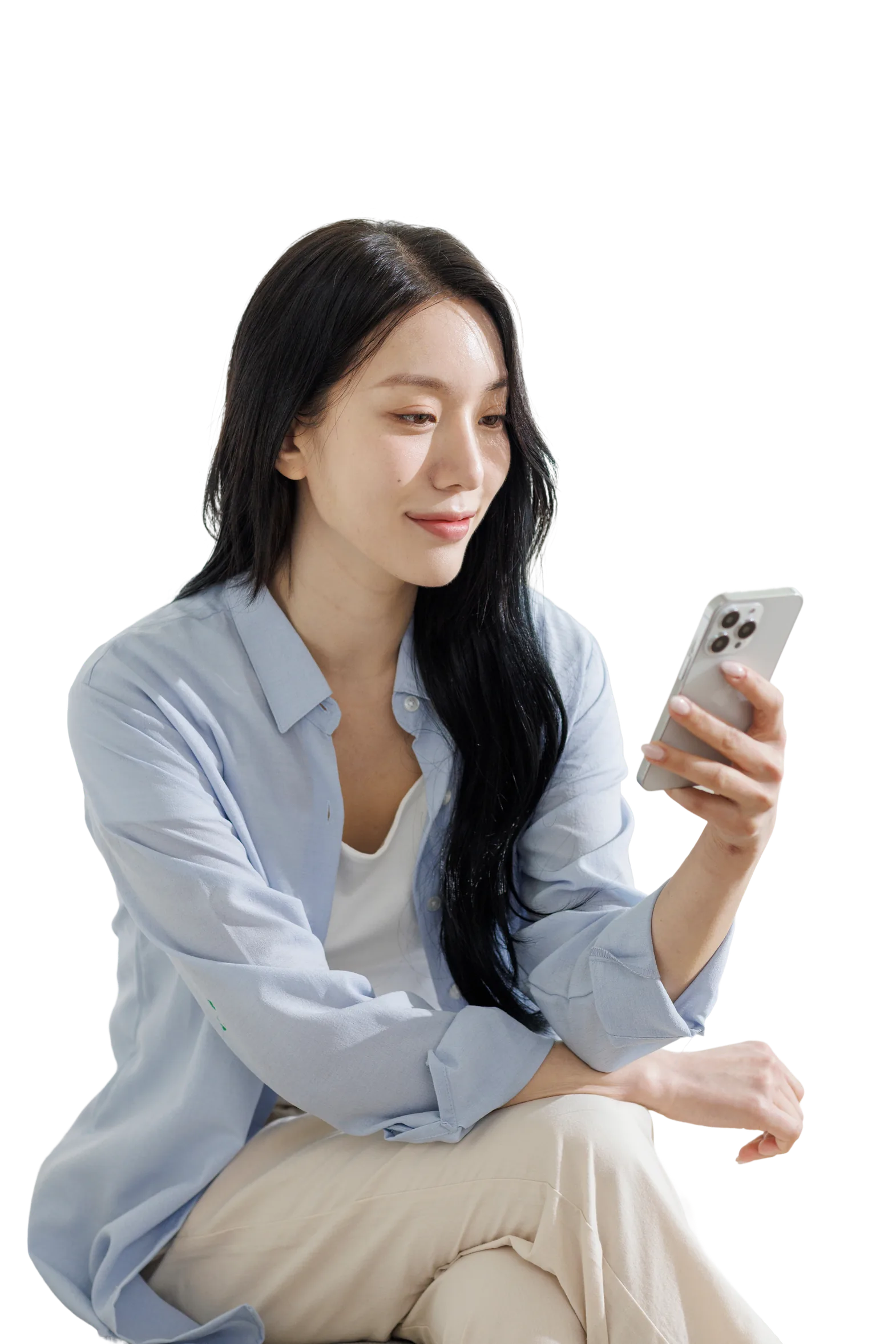 앱으로 여러 조직의 회원증을 관리하는 모습